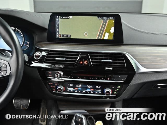 BMW 5 Series 2018 — Şəkil 13/20