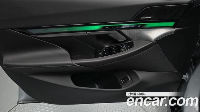 BMW 5 Series 2025 — ფოტო 18/33