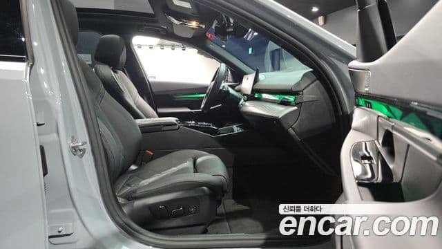 BMW 5 Series 2025 — ფოტო 8/33