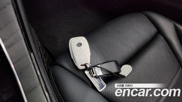 Mercedes-Benz C-Class 2019 — Şəkil 16/20