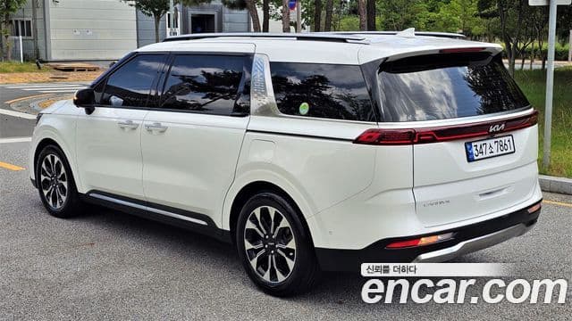 Kia Carnival 2022 — фото 1 из 20