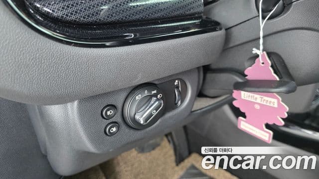 Mini Cooper Clubman 2023 — ფოტო 19/20