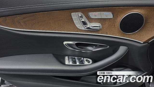 Mercedes-Benz E-Class 2021 — Şəkil 35/37