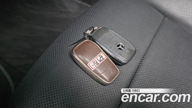 Mercedes-Benz E-Class 2021 — Şəkil 31/37