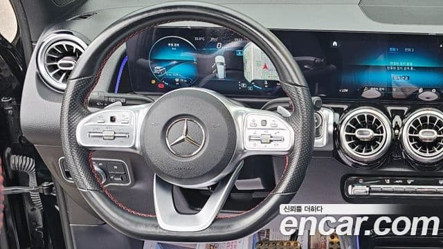 Mercedes-Benz GLB-Class 2021 — ფოტო 13/20