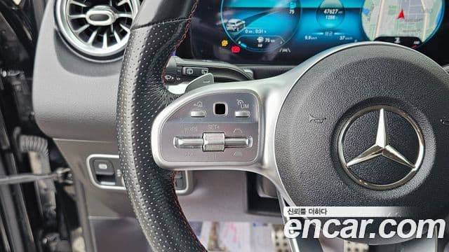 Mercedes-Benz GLB-Class 2021 — ფოტო 14/20