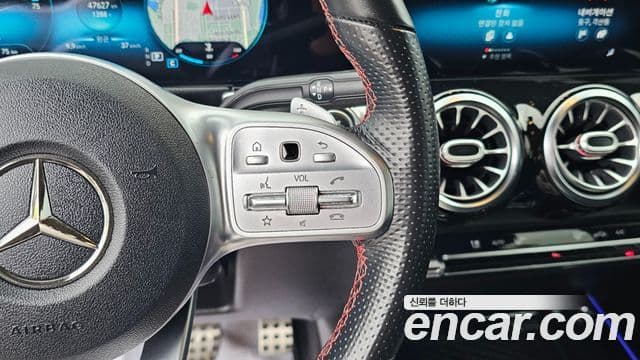 Mercedes-Benz GLB-Class 2021 — ფოტო 15/20