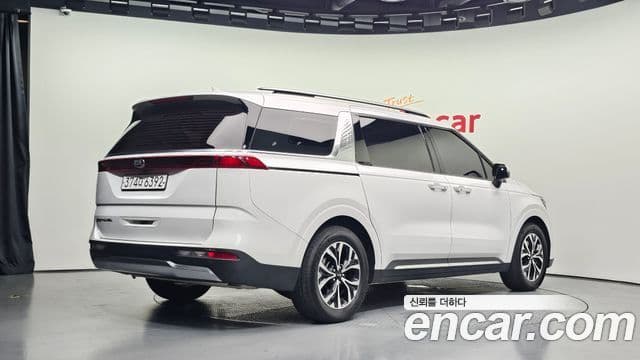 Kia Carnival 2020 — ფოტო 2/20