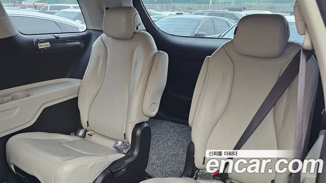 Kia Carnival 2021 — Фото 8/20