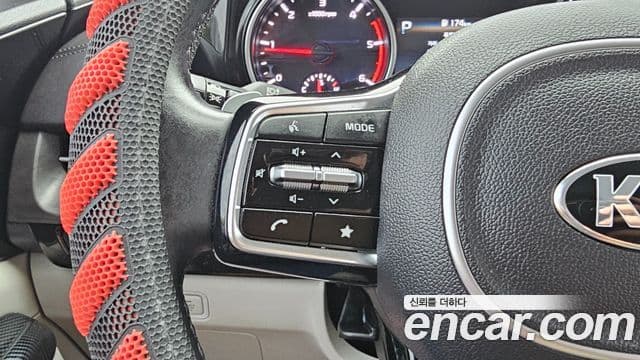 Kia Carnival 2021 — Фото 14/20