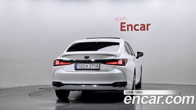Lexus ES300h 2023 — ფოტო 4/20