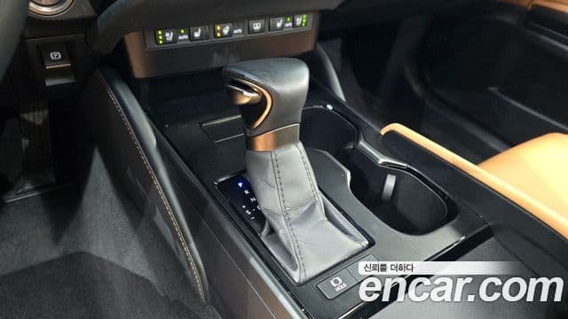 Lexus ES300h 2023 — ფოტო 9/20