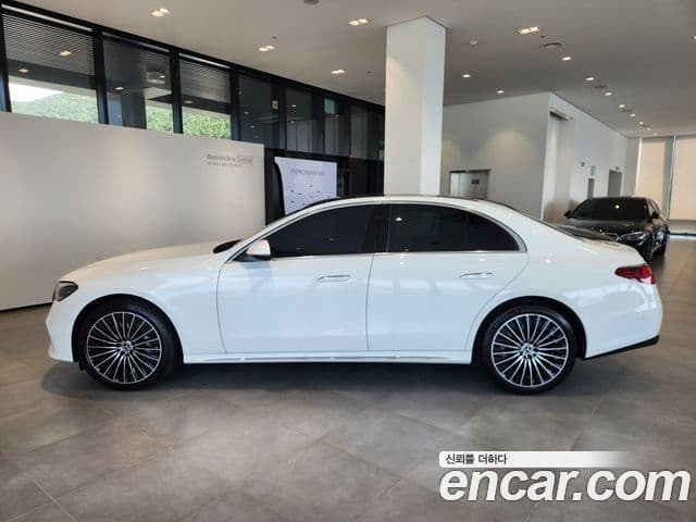 Mercedes-Benz E-Class 2025 — Фото 6/20