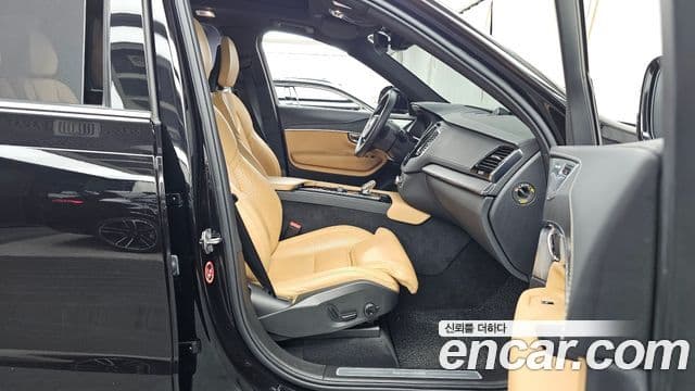 Volvo XC90 2021 — ფოტო 11/20