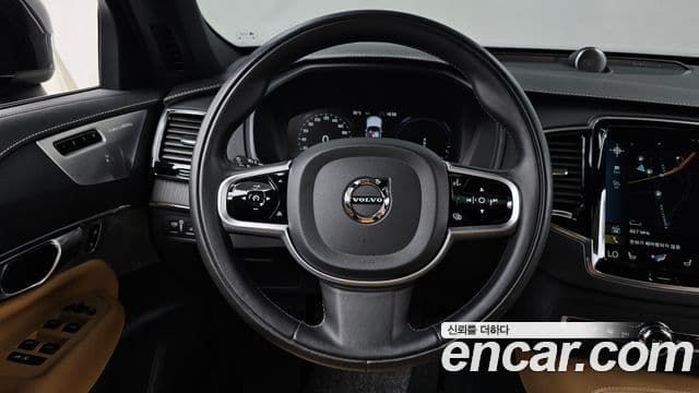 Volvo XC90 2021 — ფოტო 13/20