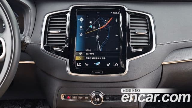 Volvo XC90 2021 — ფოტო 14/20
