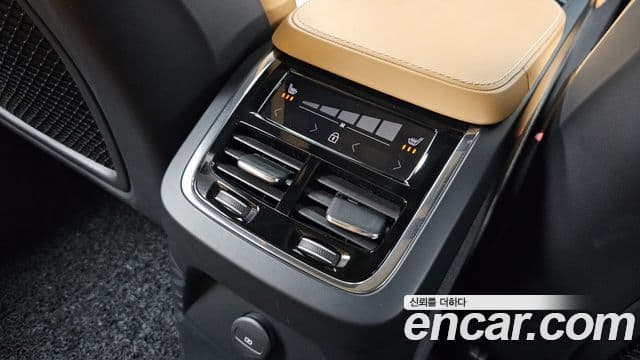 Volvo XC90 2021 — ფოტო 19/20