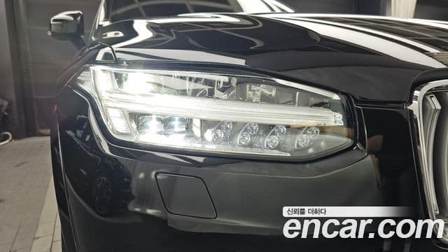 Volvo XC90 2021 — ფოტო 12/37