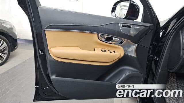 Volvo XC90 2021 — ფოტო 27/37