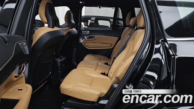 Volvo XC90 2021 — ფოტო 13/37