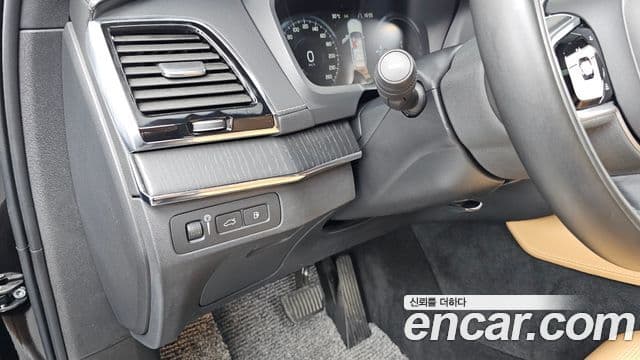 Volvo XC90 2021 — ფოტო 4/37