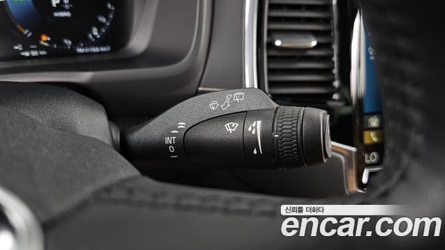 Volvo XC90 2021 — ფოტო 36/37