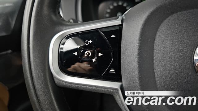 Volvo XC90 2021 — ფოტო 23/37
