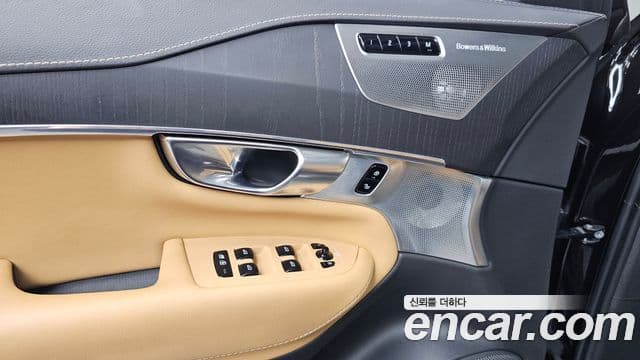 Volvo XC90 2021 — ფოტო 35/37