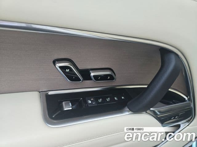 Land Rover Range Rover 2024 — ფოტო 7/12