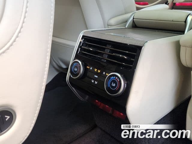 Land Rover Range Rover 2024 — Photo 16/18