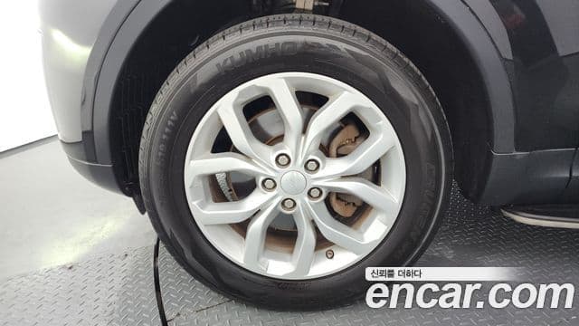 Land Rover Discovery 5 2018 — ფოტო 5/20