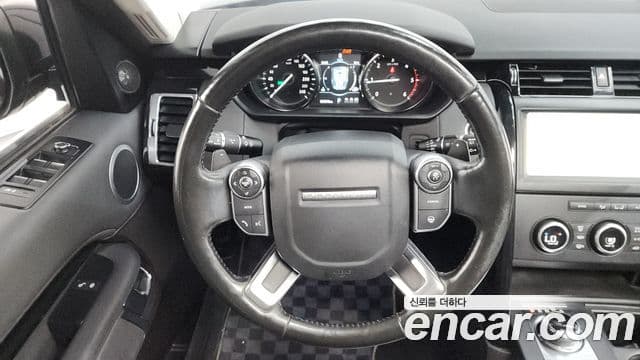 Land Rover Discovery 5 2018 — ფოტო 13/20