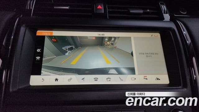 Land Rover Discovery 5 2018 — ფოტო 14/20