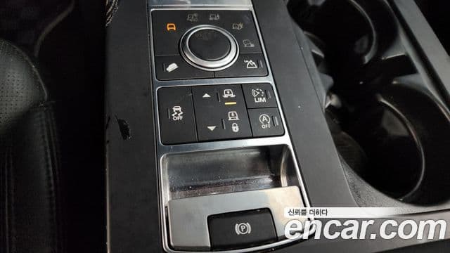 Land Rover Discovery 5 2018 — ფოტო 16/20