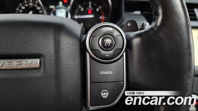 Land Rover Discovery 5 2018 — ფოტო 18/20