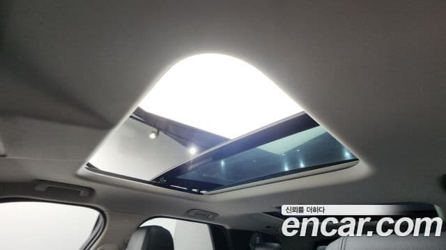 Land Rover Discovery 5 2018 — ფოტო 19/20