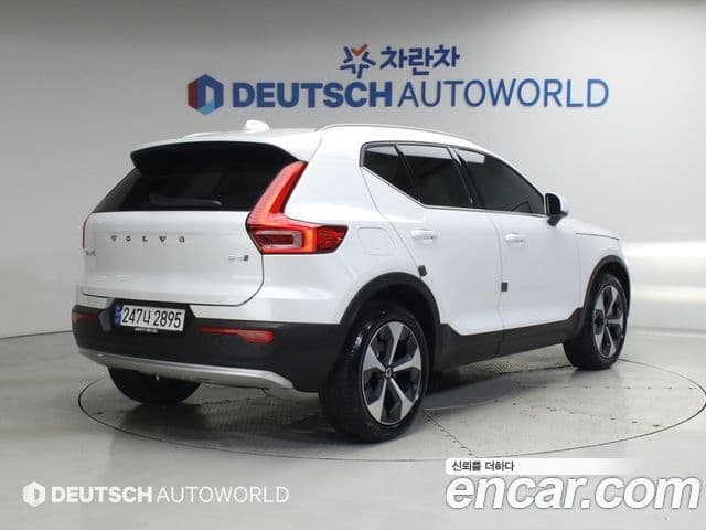 Volvo XC40 2023 — ფოტო 1/3