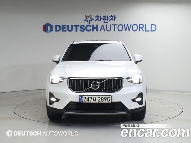 Volvo XC40 2023 — ფოტო 2/3