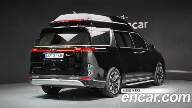 Kia Carnival 2023 — фото 2 из 20