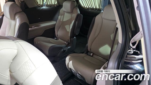 Kia Carnival 2023 — фото 11 из 20