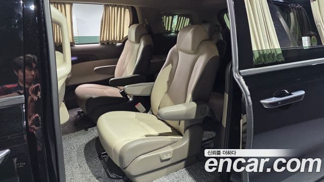 Kia Carnival 2023 — фото 12 из 20