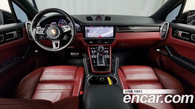 Porsche Cayenne 2020 — ფოტო 7/20