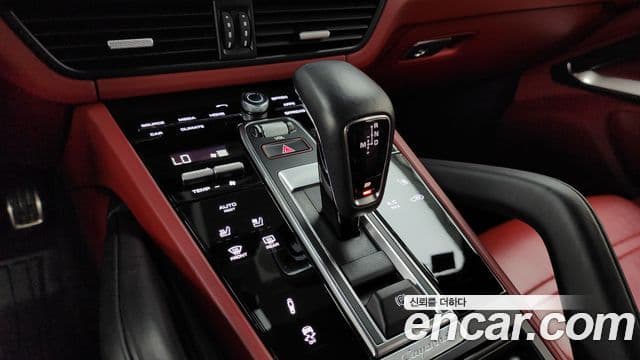 Porsche Cayenne 2020 — ფოტო 9/20