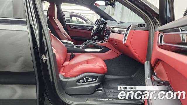 Porsche Cayenne 2020 — ფოტო 11/20