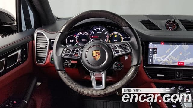 Porsche Cayenne 2020 — ფოტო 13/20