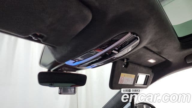 Porsche Cayenne 2020 — ფოტო 17/20
