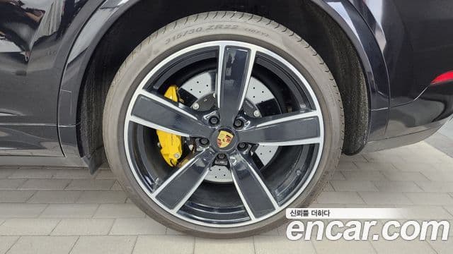 Porsche Cayenne 2020 — Photo 12/35
