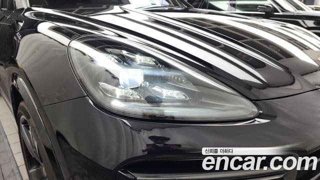 Porsche Cayenne 2020 — Photo 21/35