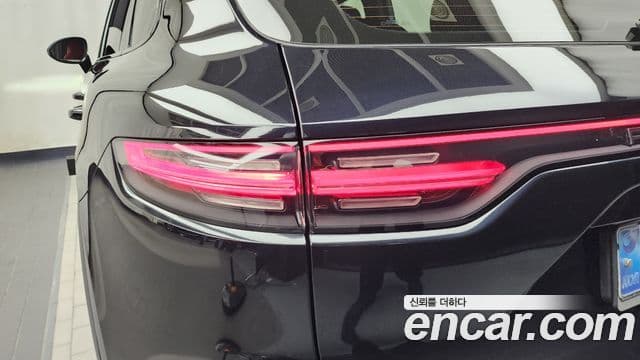 Porsche Cayenne 2020 — Photo 19/35