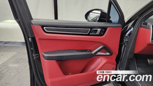 Porsche Cayenne 2020 — Photo 13/35